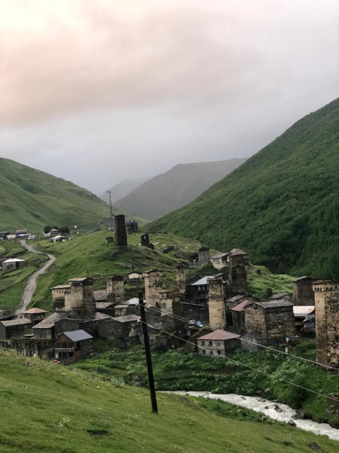 Old House Hotel Ushguli Exterior foto