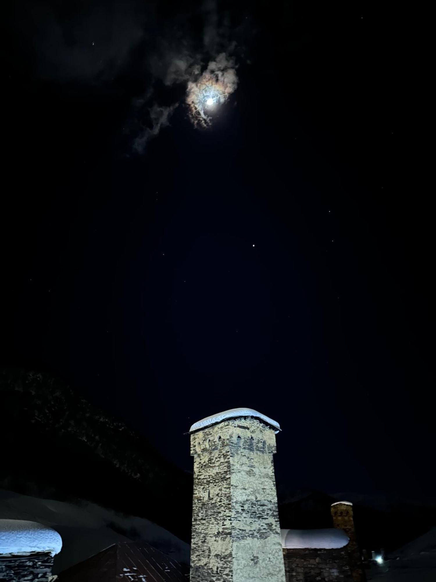 Old House Hotel Ushguli Exterior foto