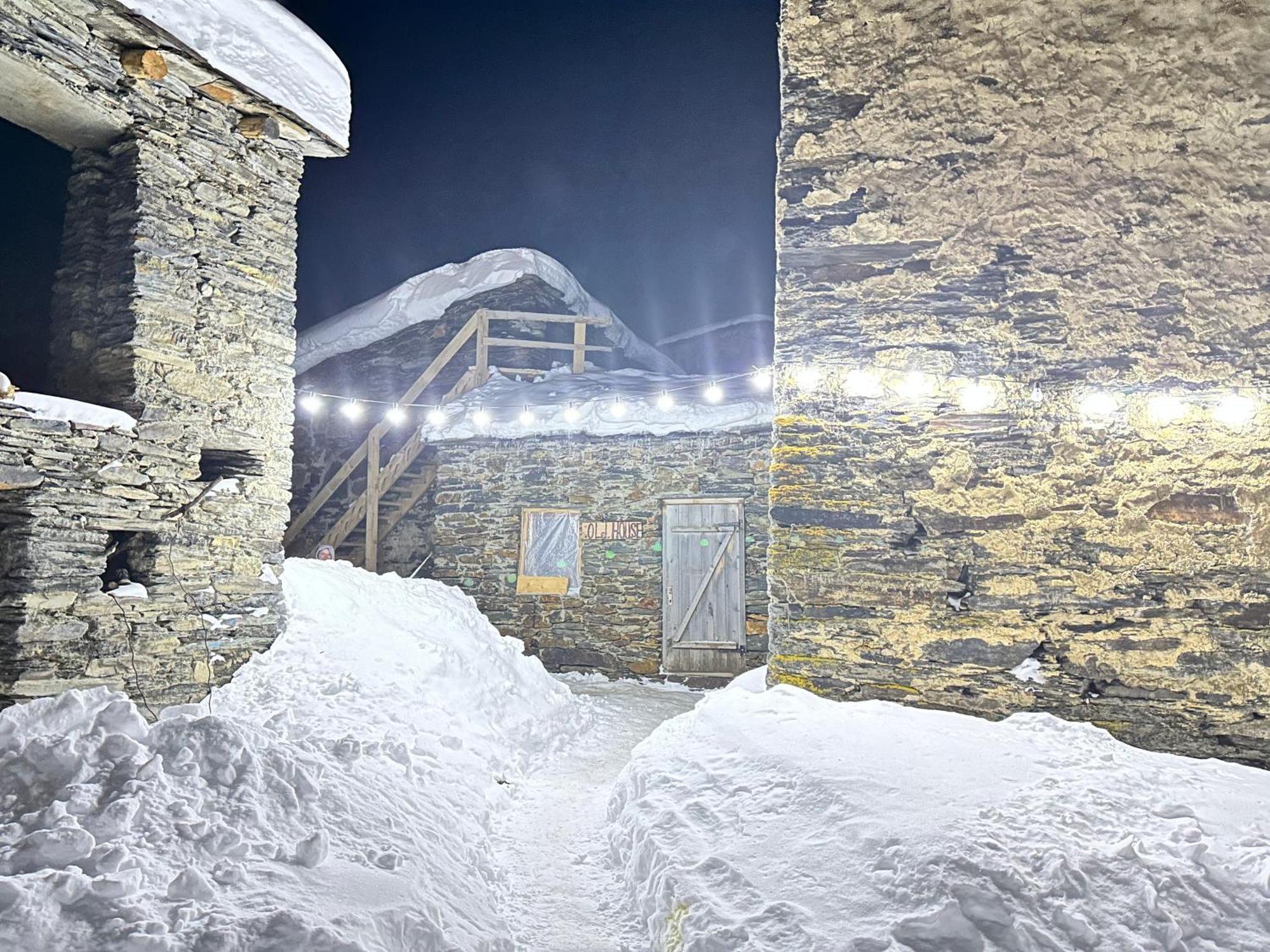 Old House Hotel Ushguli Exterior foto