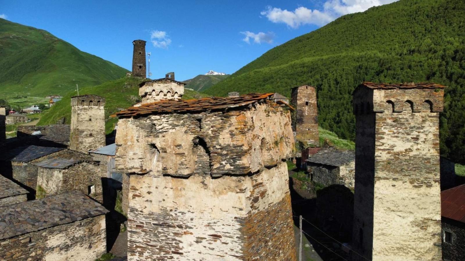 Old House Hotel Ushguli Exterior foto