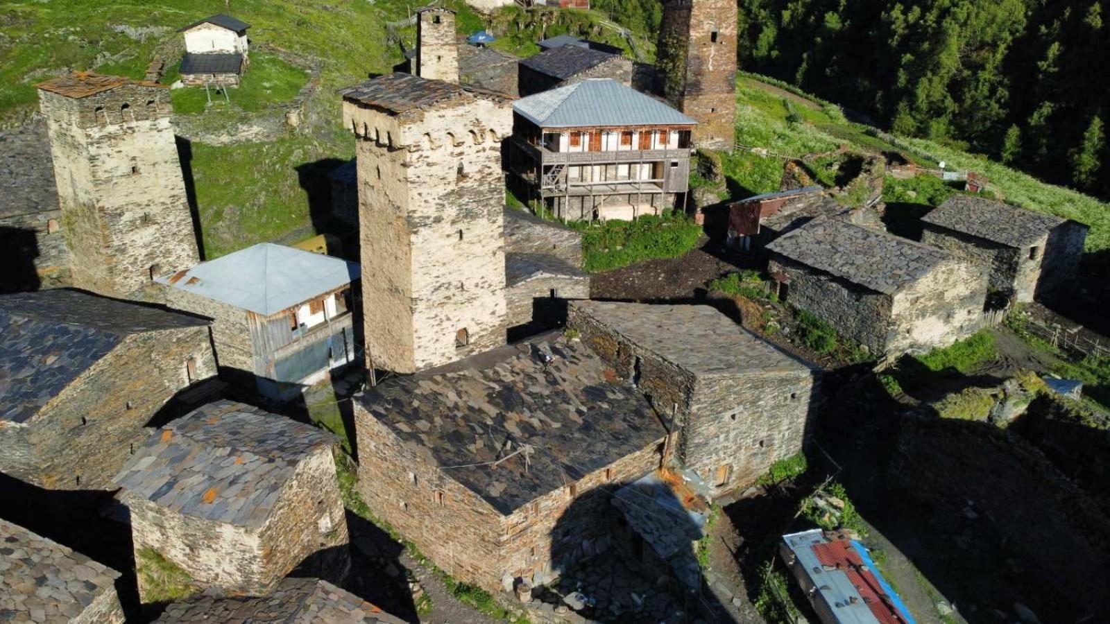Old House Hotel Ushguli Exterior foto