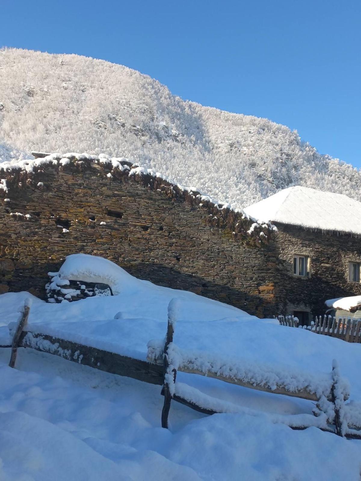 Old House Hotel Ushguli Exterior foto