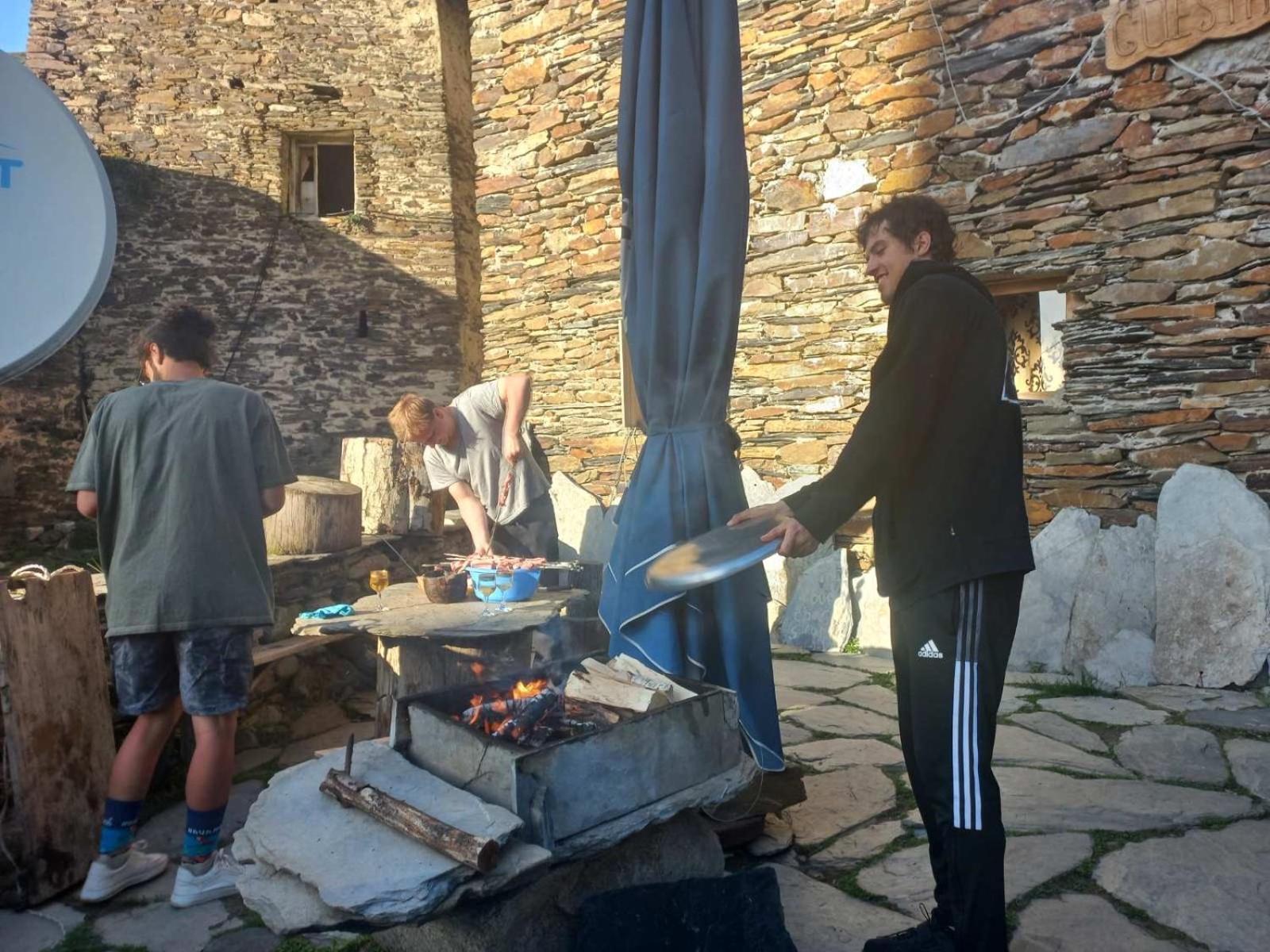 Old House Hotel Ushguli Exterior foto