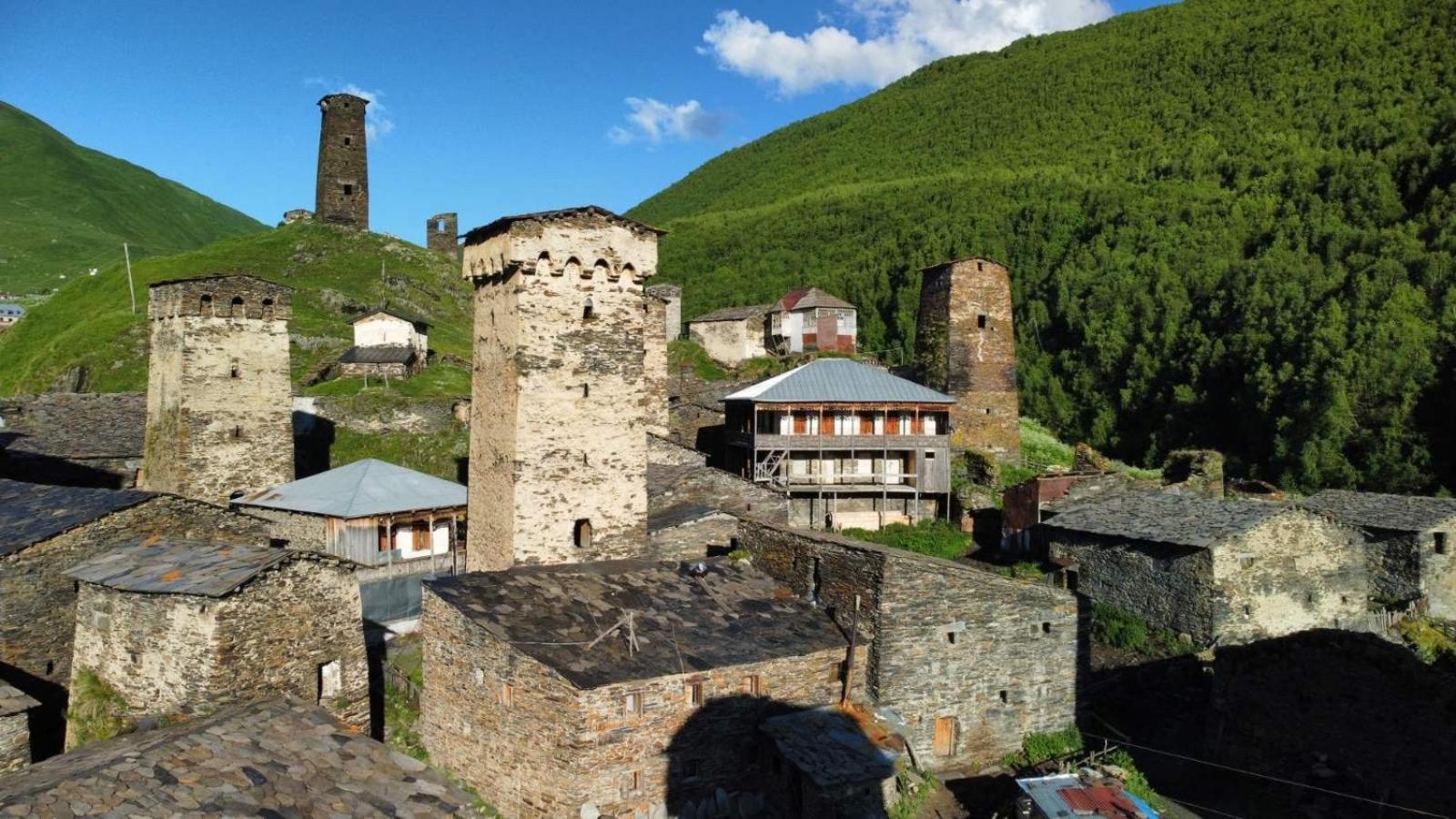Old House Hotel Ushguli Exterior foto