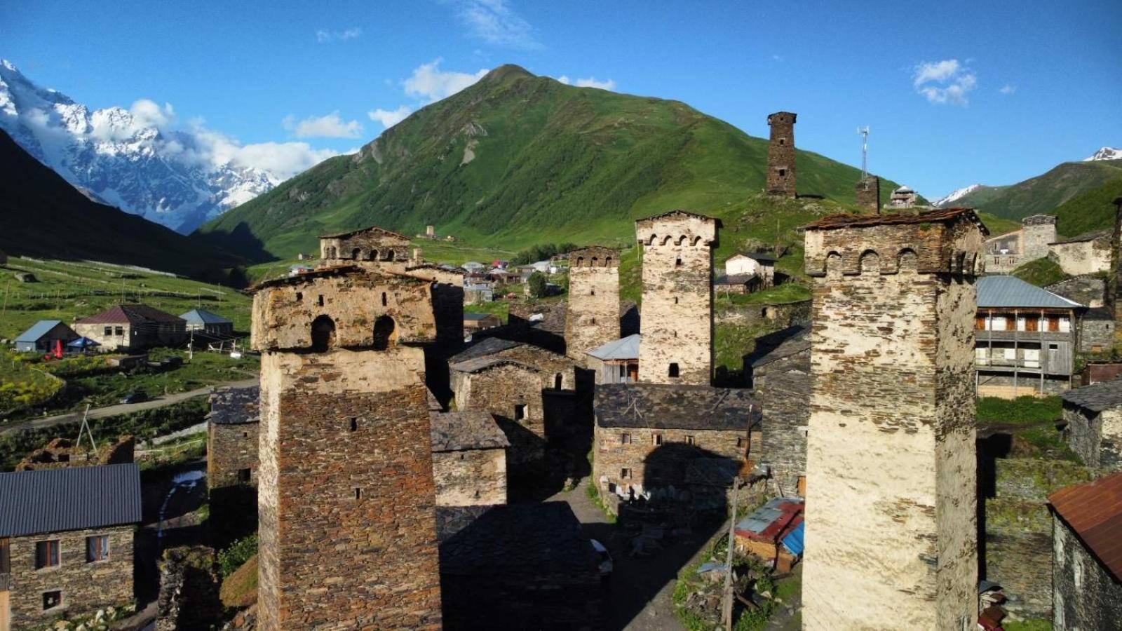 Old House Hotel Ushguli Exterior foto
