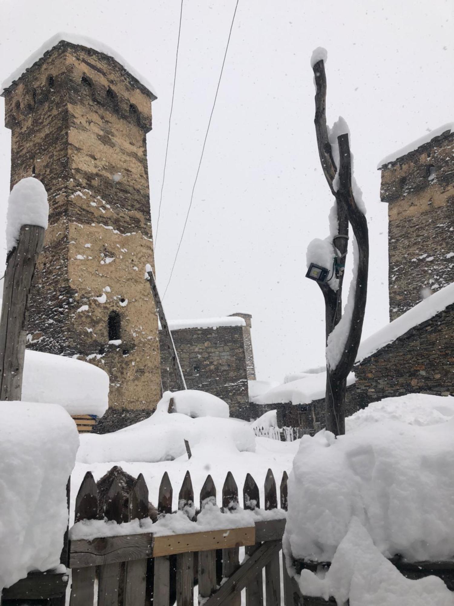 Old House Hotel Ushguli Exterior foto