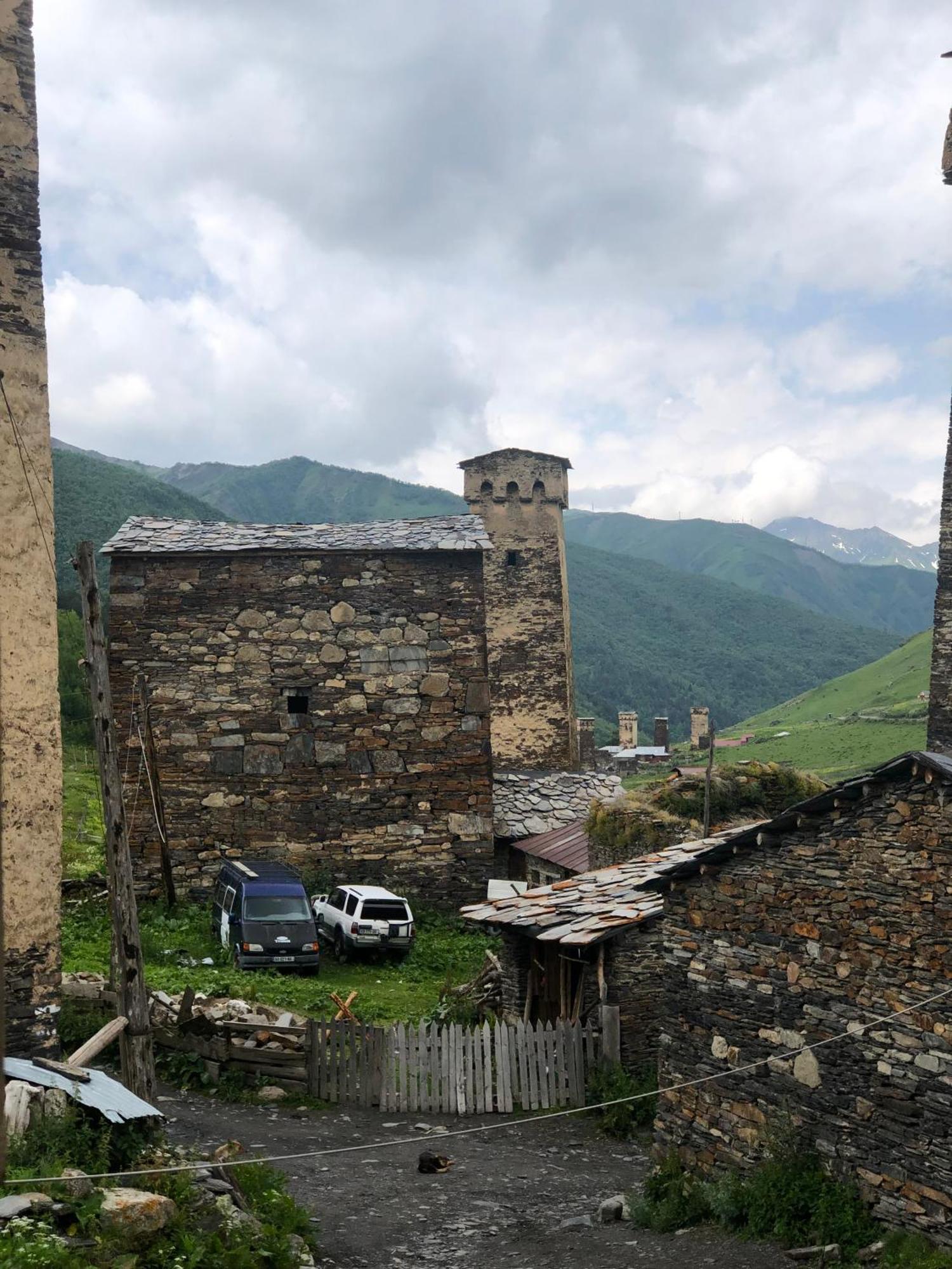 Old House Hotel Ushguli Exterior foto