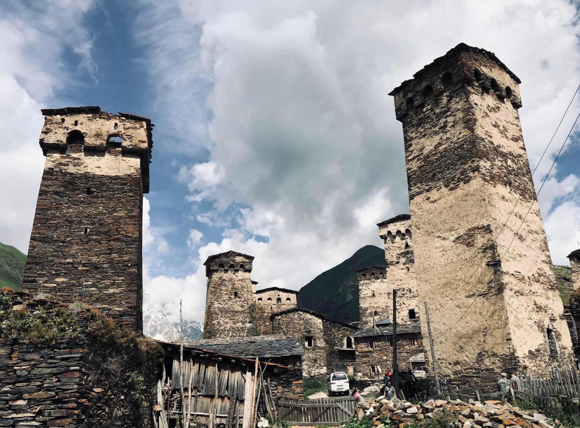 Old House Hotel Ushguli Exterior foto