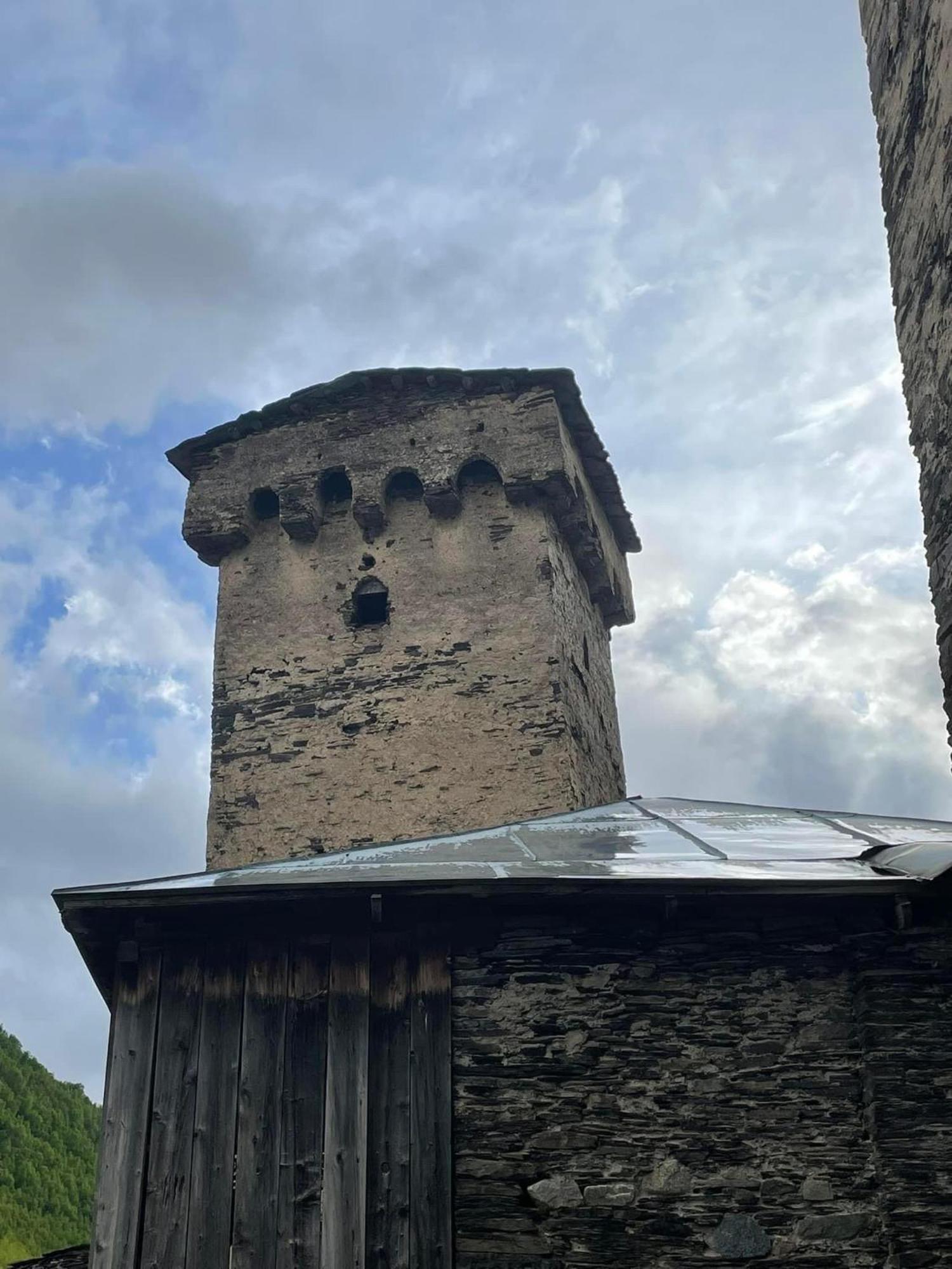 Old House Hotel Ushguli Exterior foto