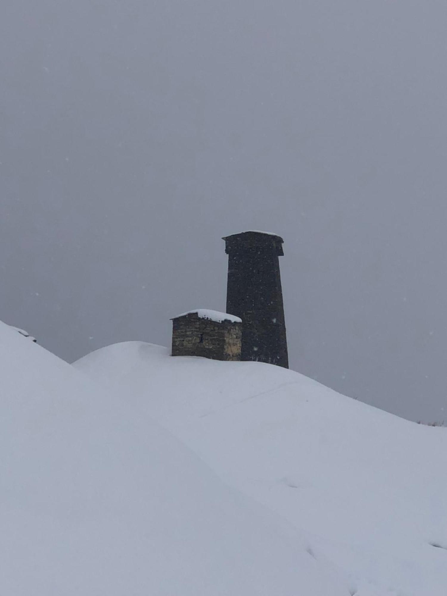 Old House Hotel Ushguli Exterior foto