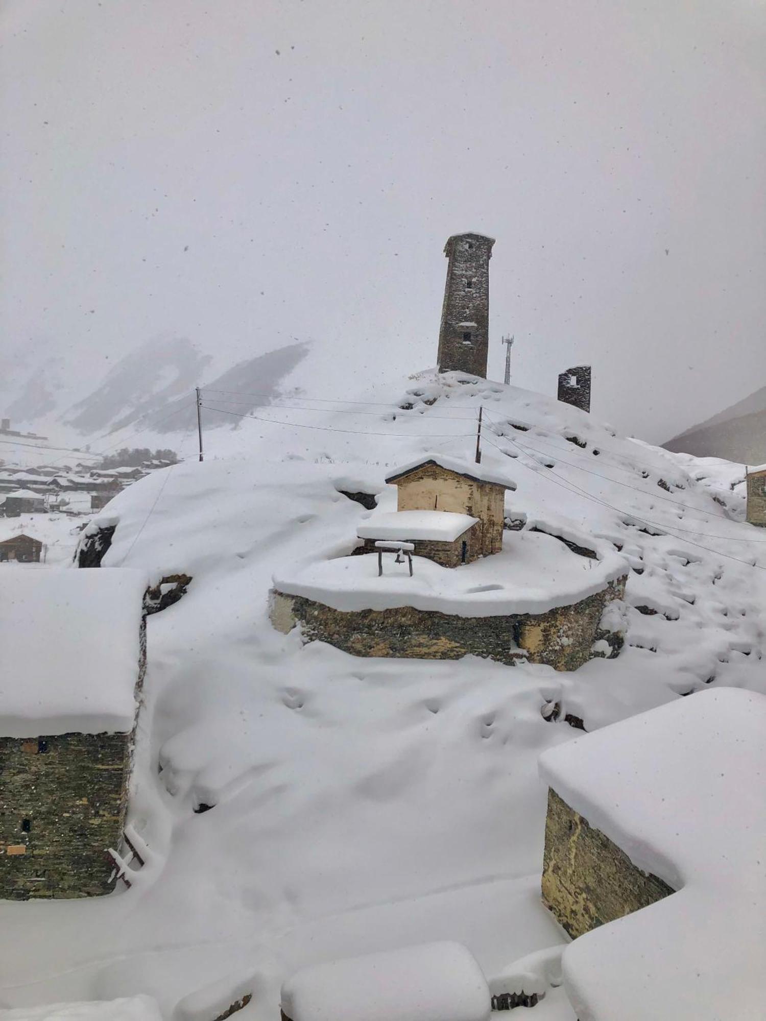 Old House Hotel Ushguli Exterior foto