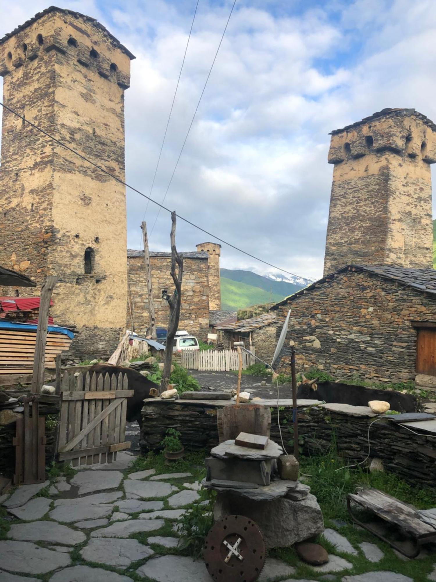 Old House Hotel Ushguli Exterior foto