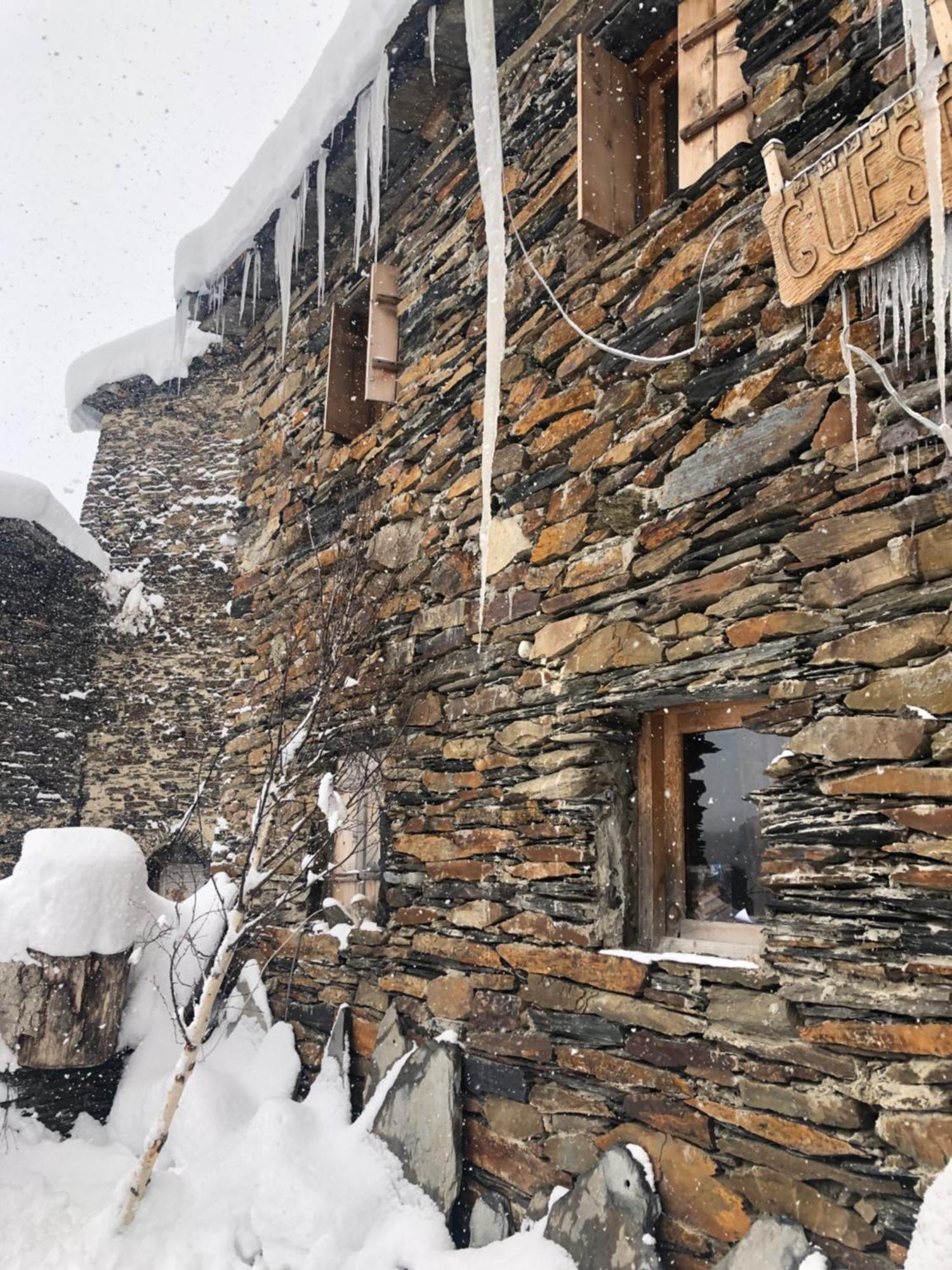 Old House Hotel Ushguli Exterior foto