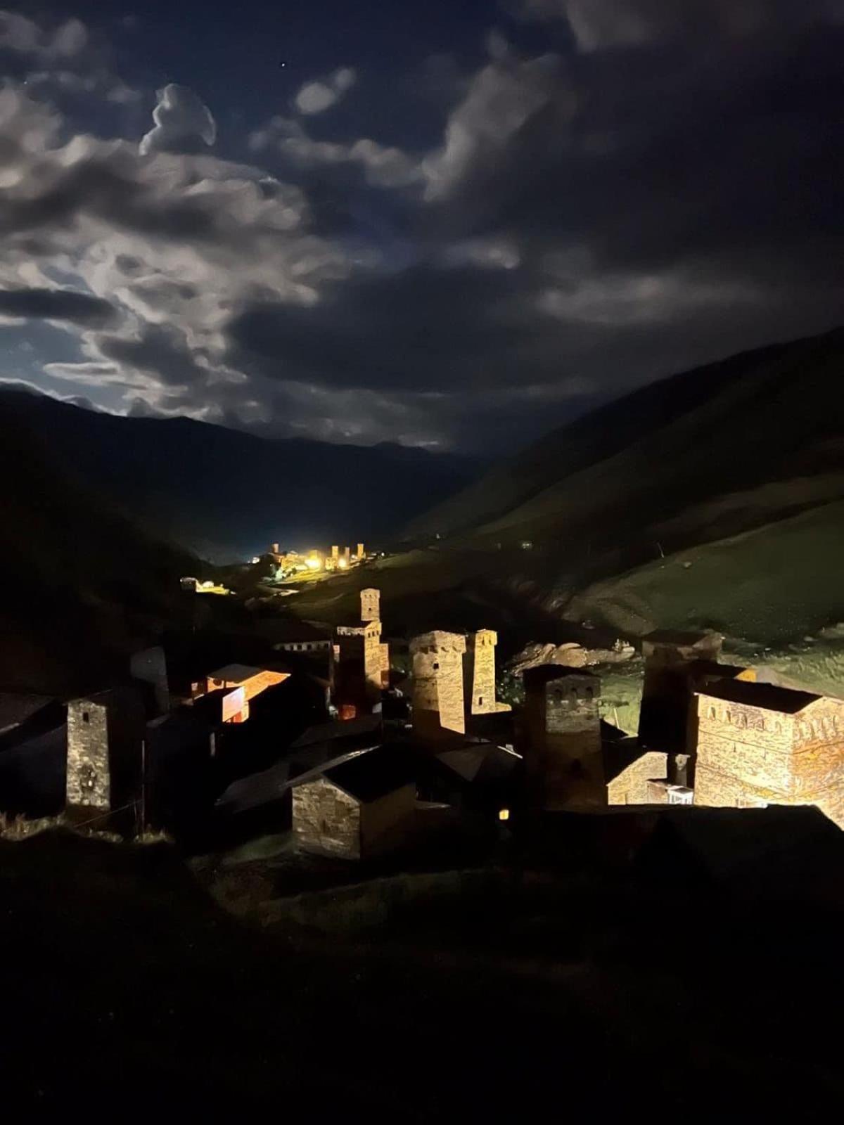Old House Hotel Ushguli Exterior foto