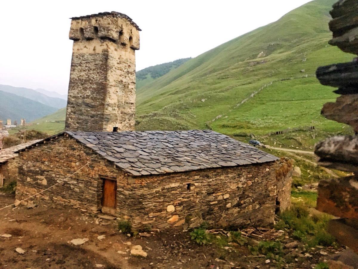 Old House Hotel Ushguli Exterior foto